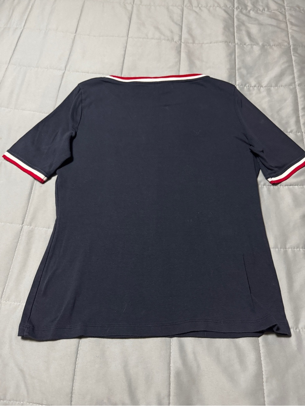 $10 DEAL Tommy Hilfiger Women’s Navy Short Sleeve Top with Red & White Trim Sz M - Picture 3 of 5